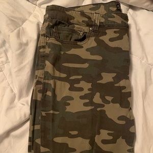 Plus size cameo pant